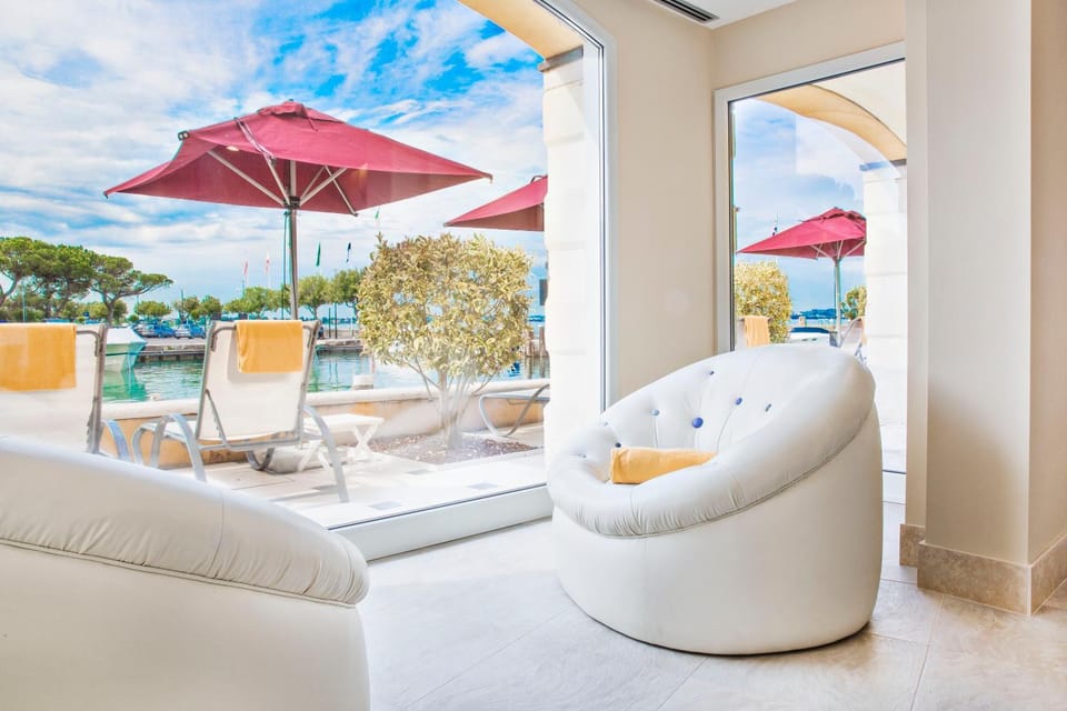 View (from property/room), Balcony/Terrace, Lobby or reception