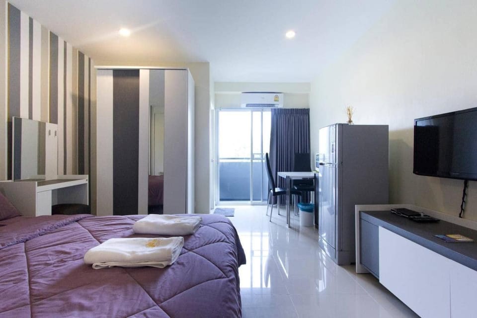Bed, TV and multimedia, Photo of the whole room, Bedroom, wardrobe