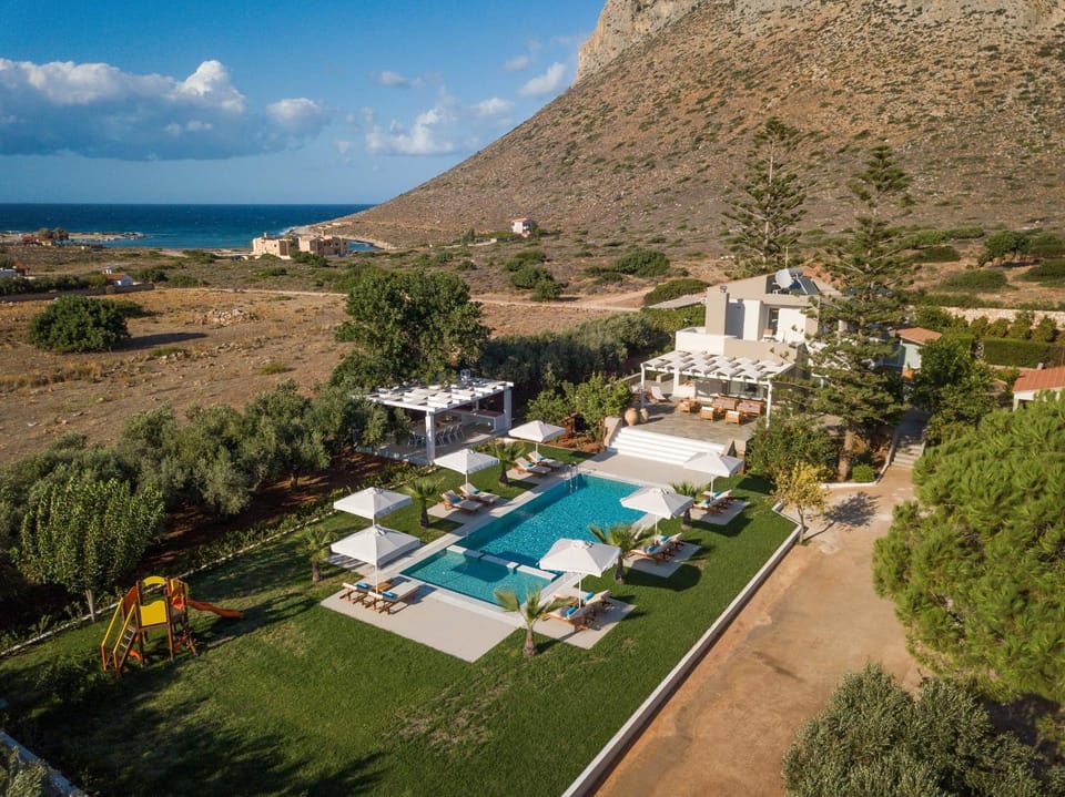 Property building, Bird's eye view, Mountain view, Sea view