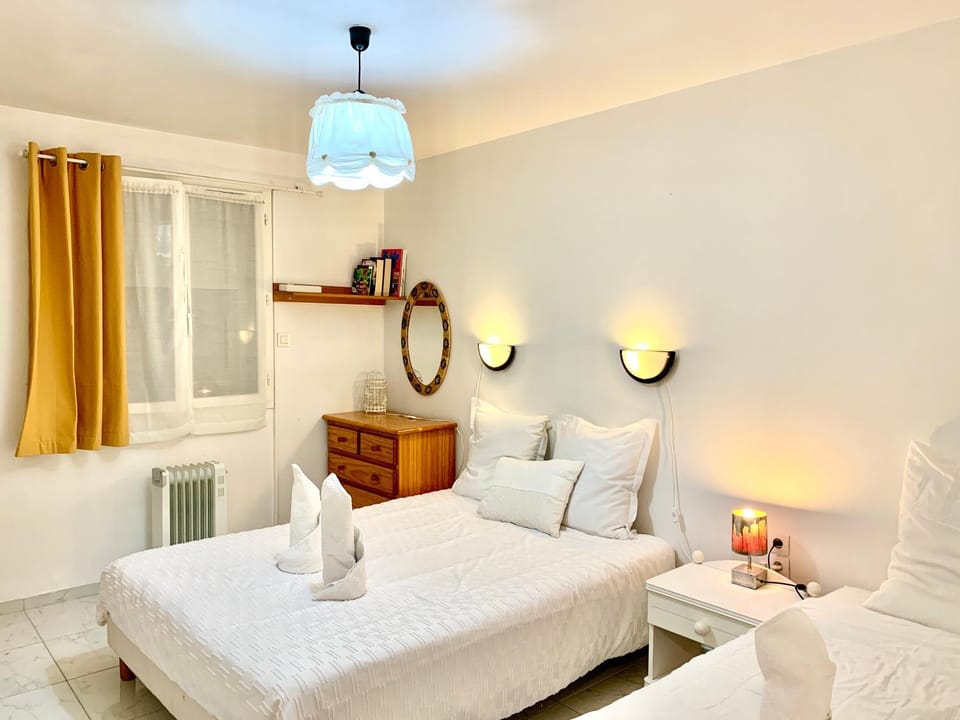 Bed, Photo of the whole room, Bedroom, internet, towels