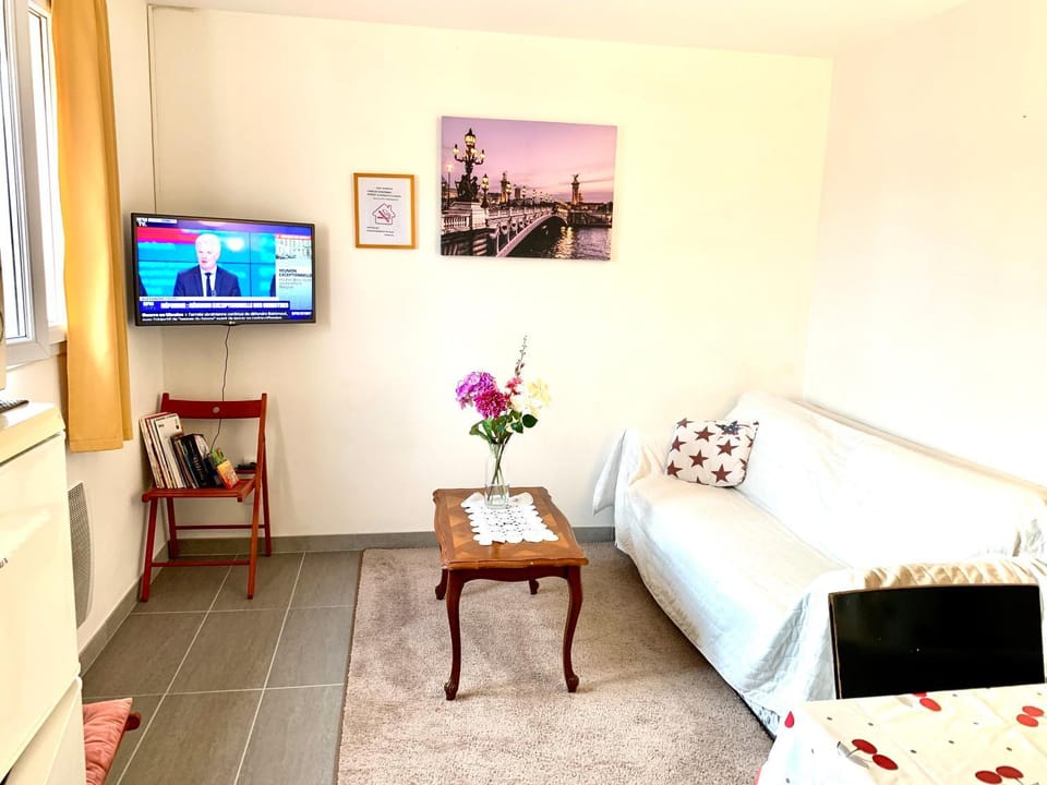 Communal lounge/ TV room, TV and multimedia, Living room