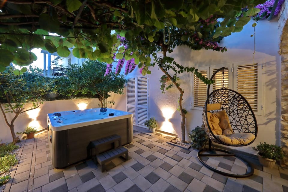 Natural landscape, Garden, Hot Tub