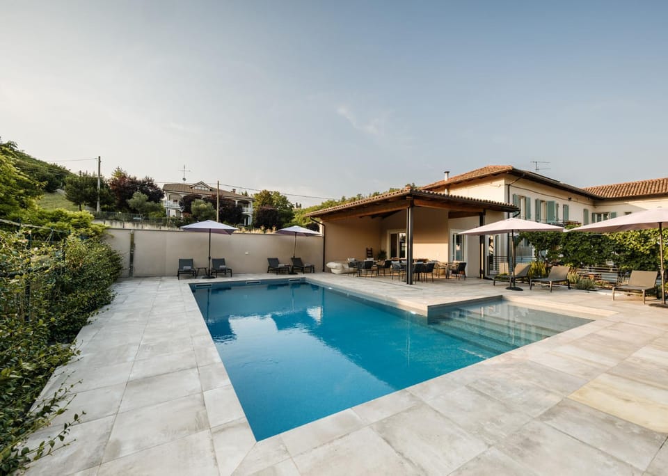 Property building, Patio, Day, Pool view, Swimming pool, sunbed