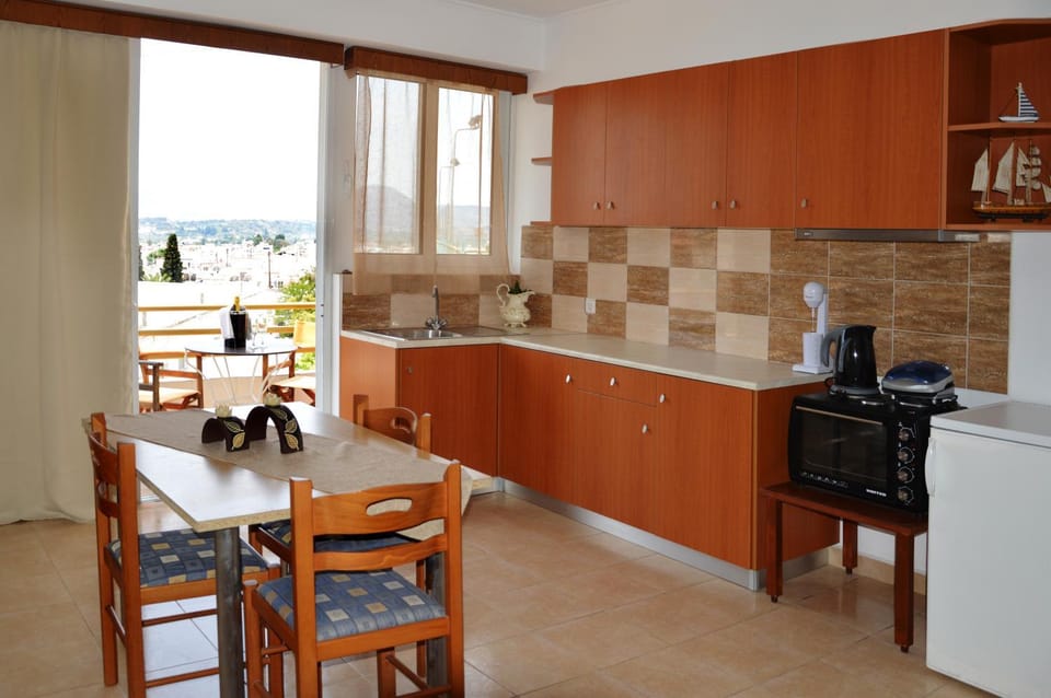 Coffee/tea facilities, Kitchen or kitchenette, Dining area