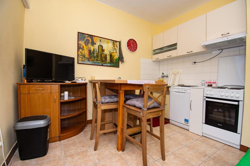 TV and multimedia, Living room, Seating area, minibar, pet friendly, stove