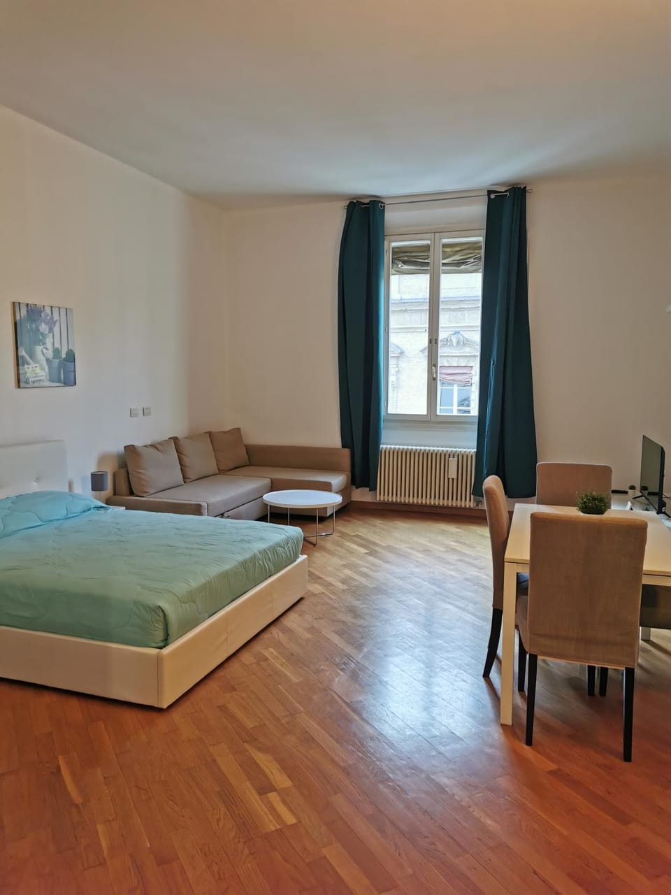 Photo of the whole room