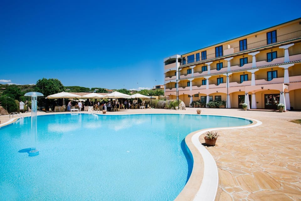 Facade/entrance, Swimming pool