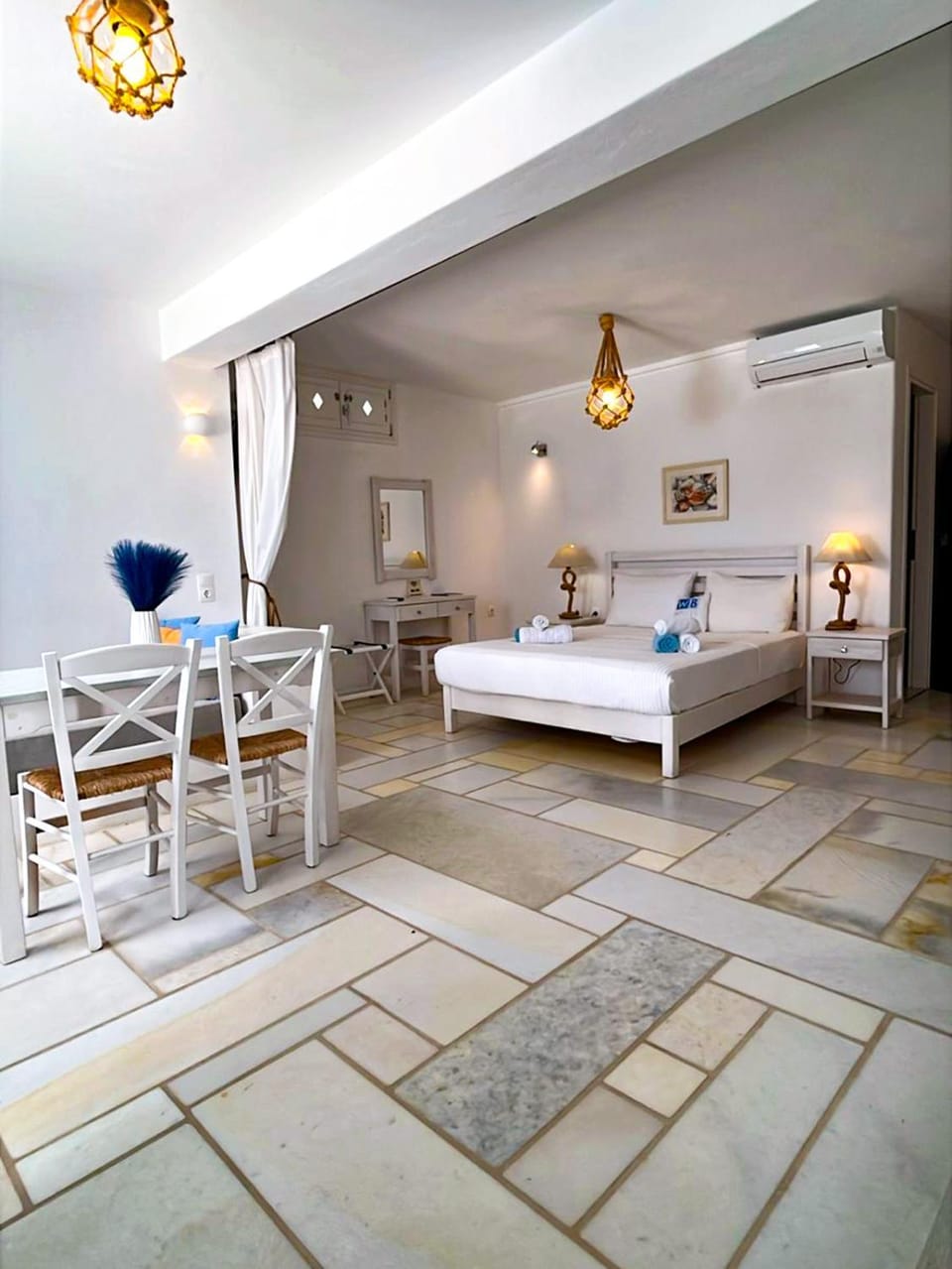Seating area, Dining area, Bedroom