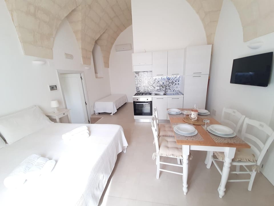 Kitchen or kitchenette, Photo of the whole room, Bedroom
