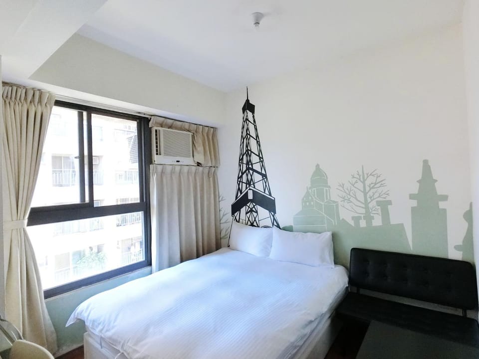 Photo of the whole room, Decorative detail