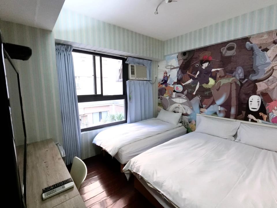 Bed, TV and multimedia, Photo of the whole room, Bedroom