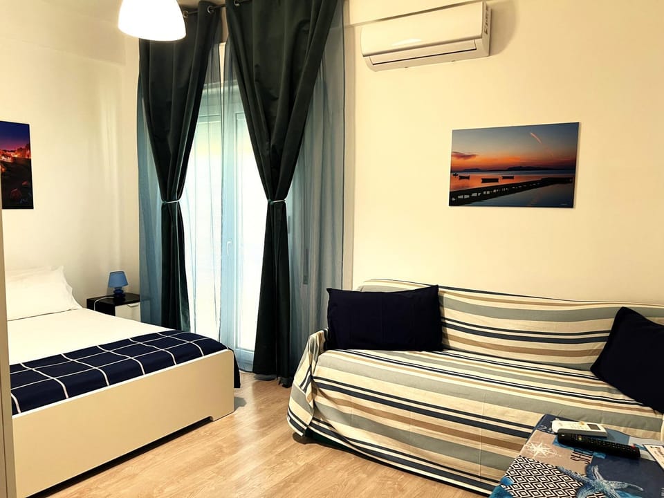 Bed, Photo of the whole room, Bedroom, air conditioner