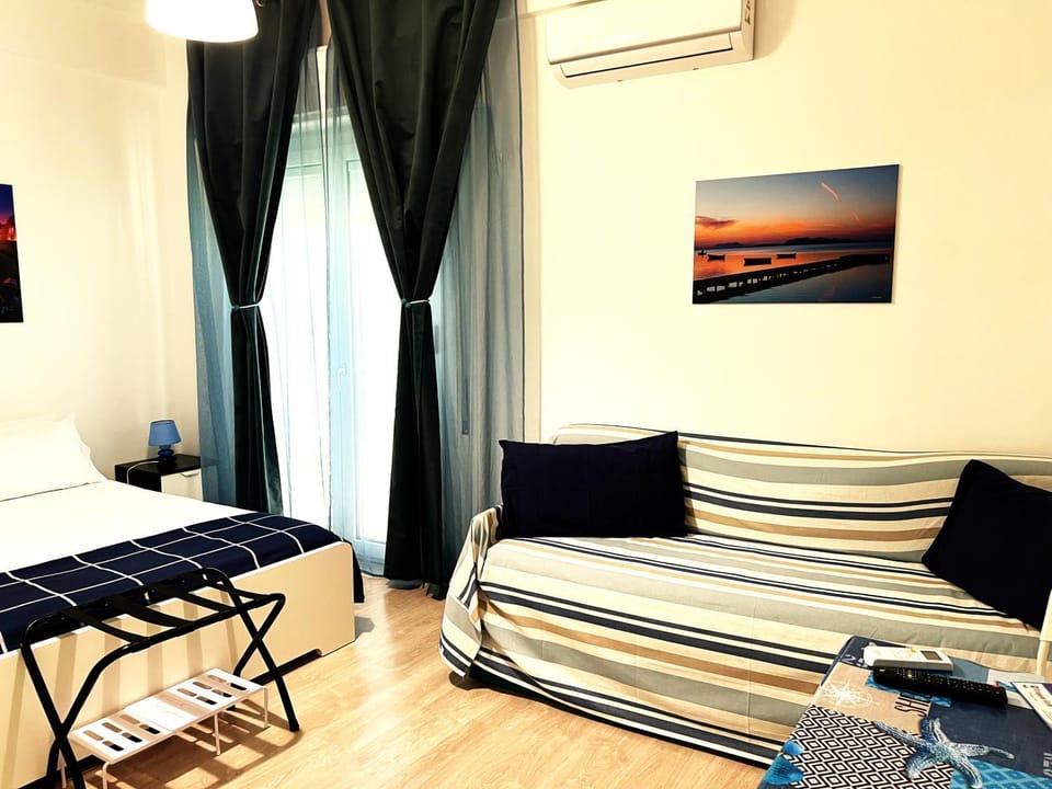 Bed, Photo of the whole room, Bedroom, air conditioner