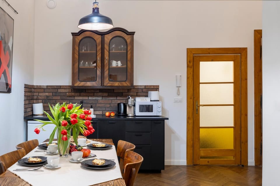 Dining area, kitchen