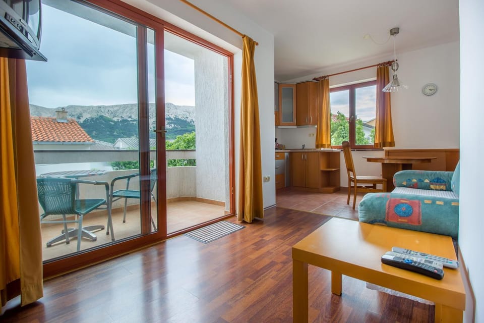 TV and multimedia, Balcony/Terrace, Kitchen or kitchenette, Seating area