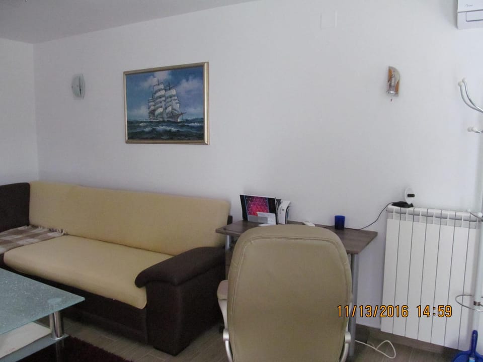 Communal lounge/ TV room, Living room, Family