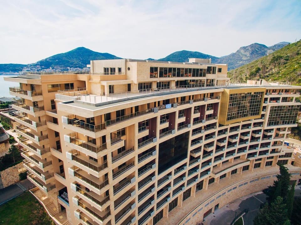 Property building, Day