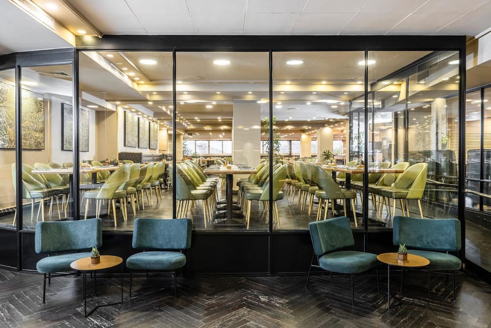 Restaurant/places to eat, Seating area