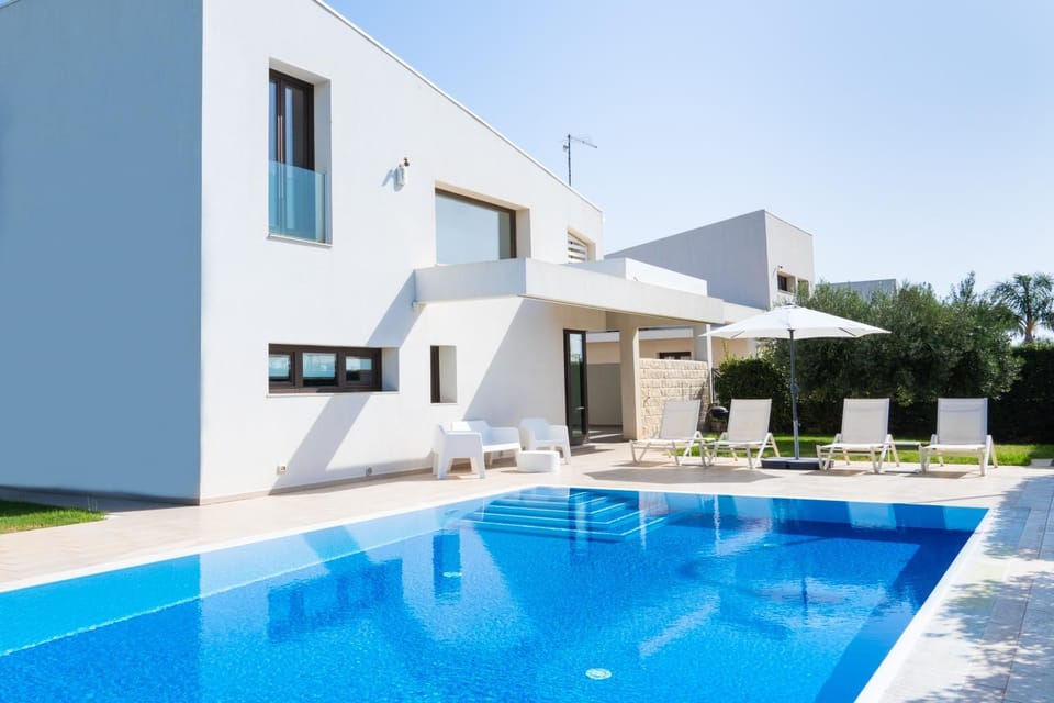 Property building, Swimming pool, Swimming pool