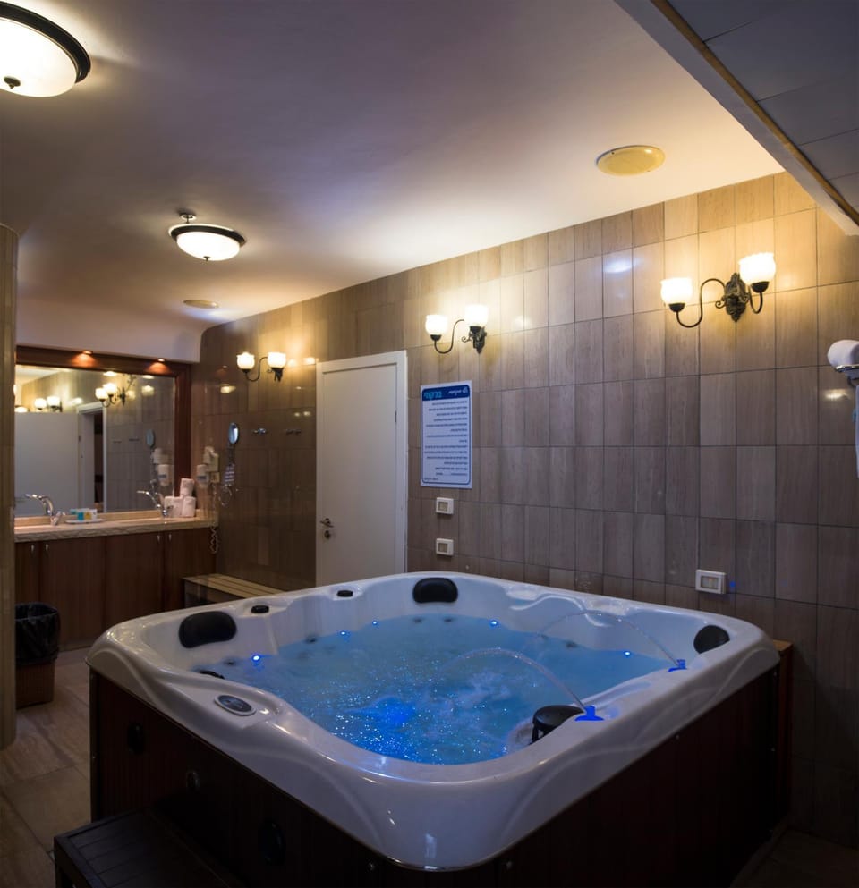 Hot Tub, Hot Tub