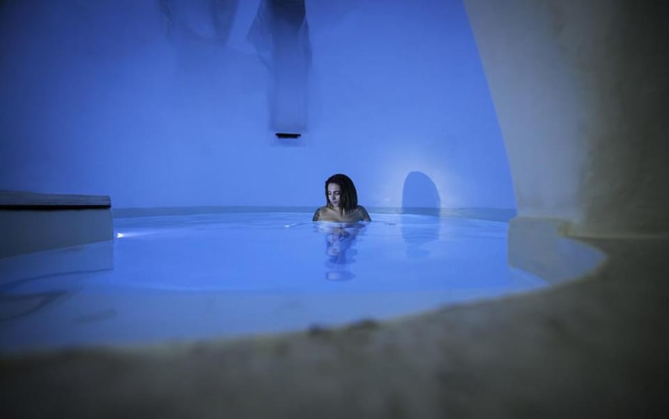 Guests, Swimming pool