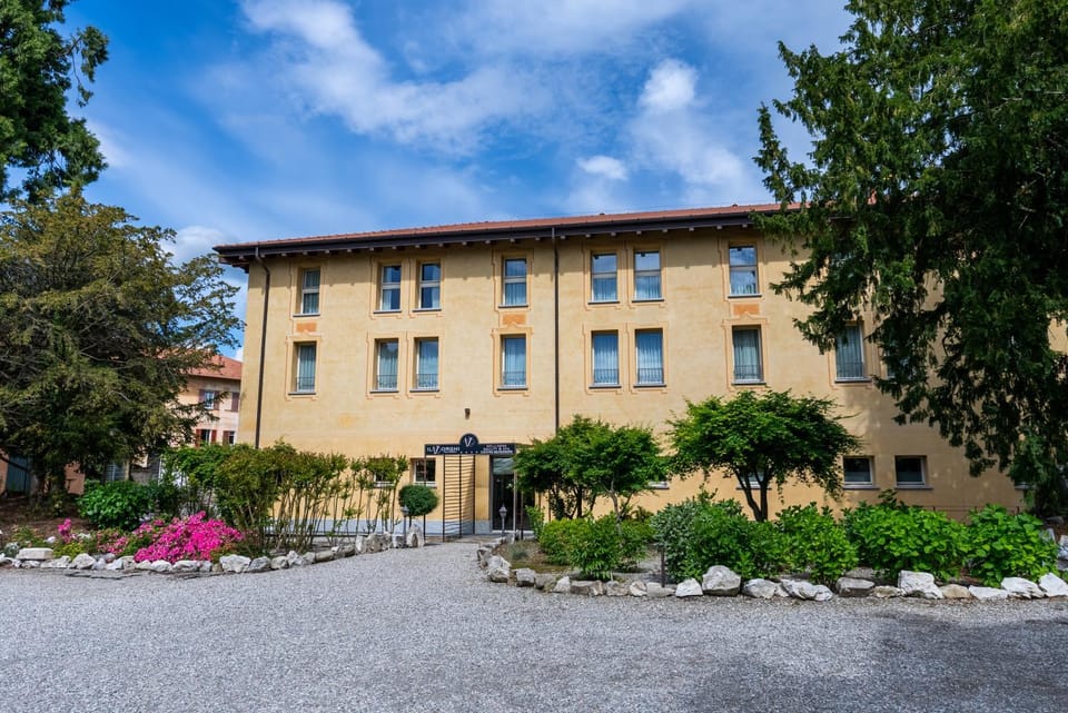 Property building, Day, Garden