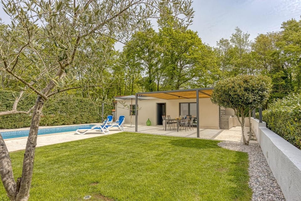 Property building, Swimming pool