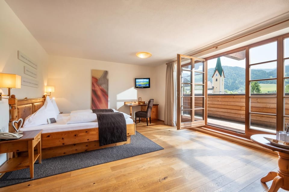 Photo of the whole room, Lake view, Mountain view