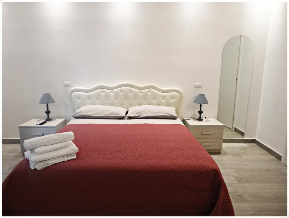 Shower, Toilet, TV and multimedia, Bedroom