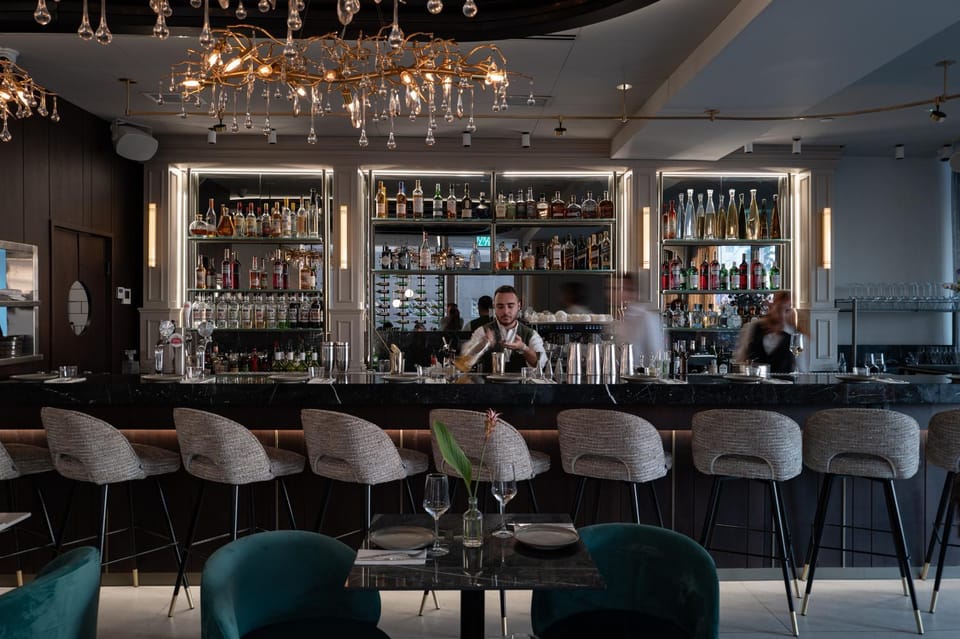 Lounge or bar, Food and drinks