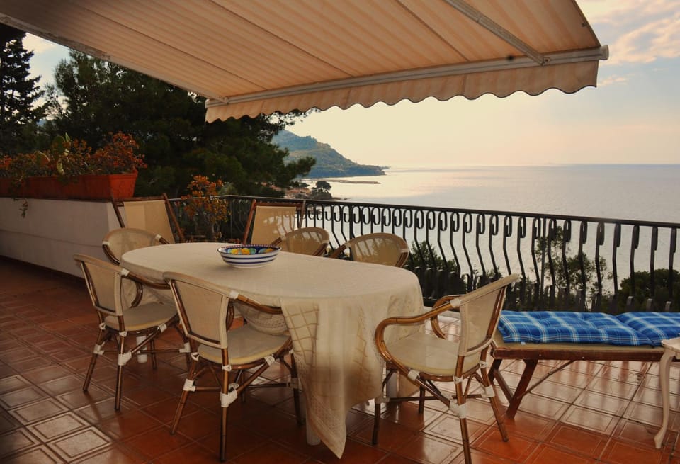 View (from property/room), Balcony/Terrace, City view, Landmark view, Sea view