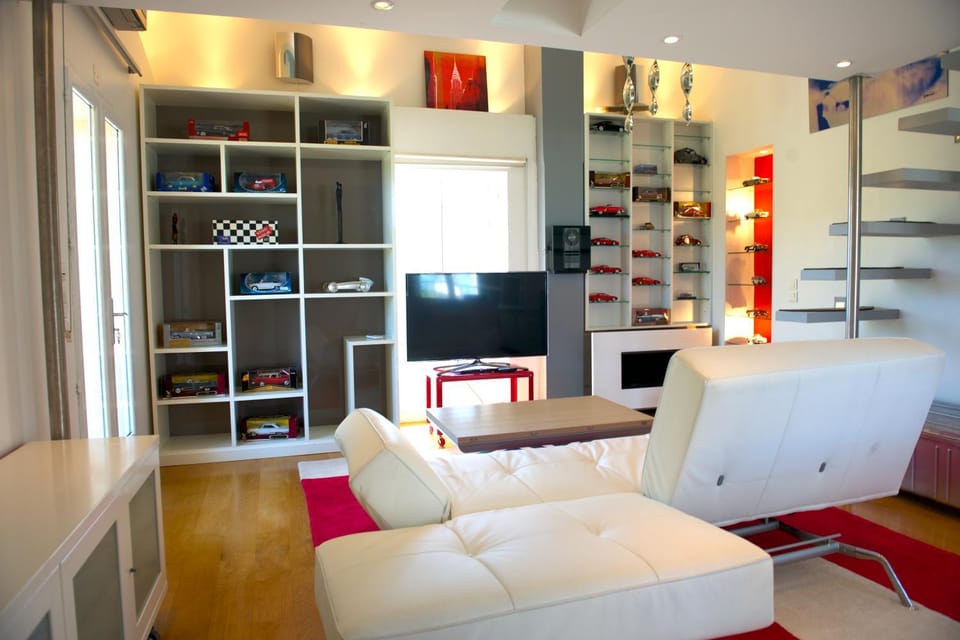Day, Living room