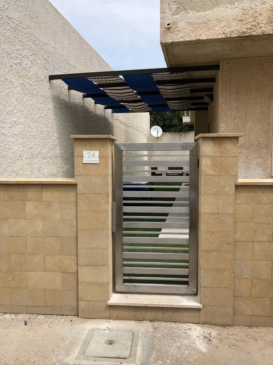 Facade/entrance