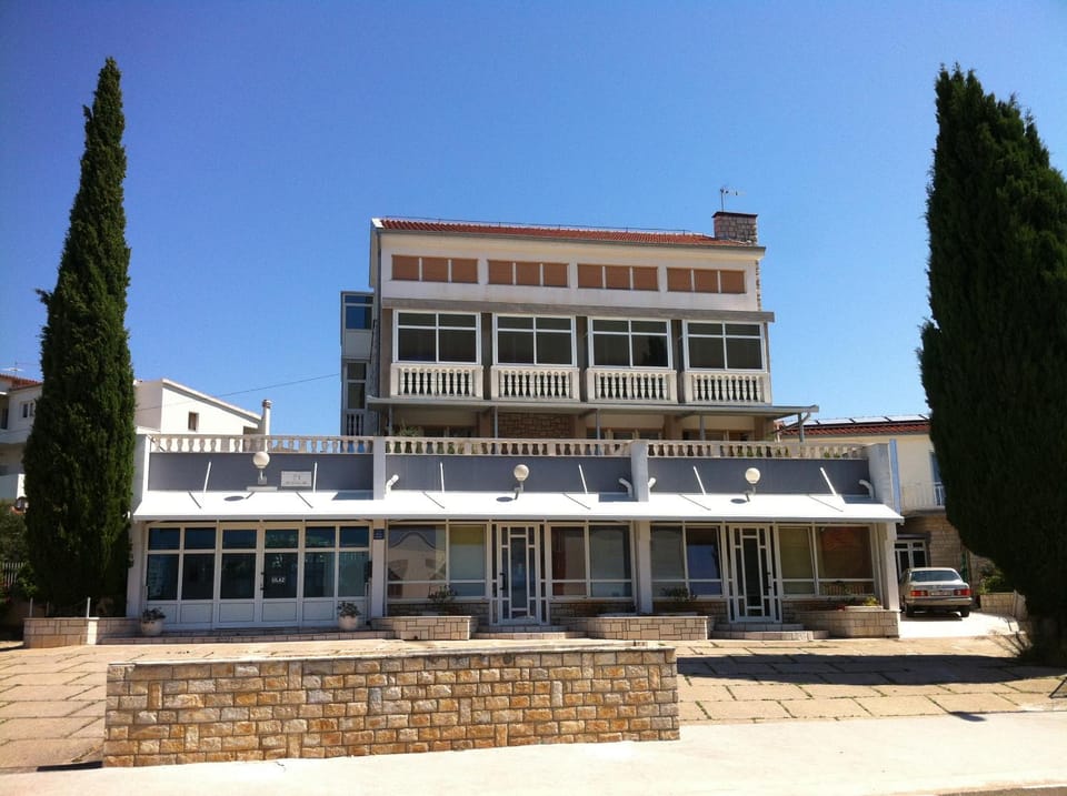 Property building, Facade/entrance, On site