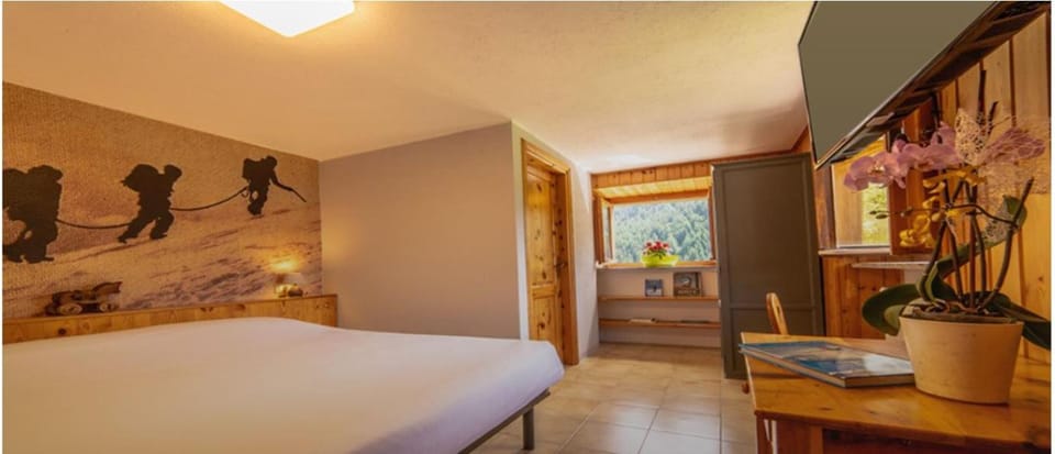 Hotel & Restaurant Perret - Mountain People Hotel in Aosta Valley, Italy