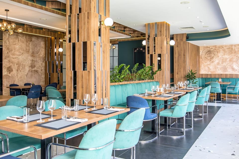 Restaurant/places to eat, Lounge or bar, Food and drinks, Dinner, Drinks