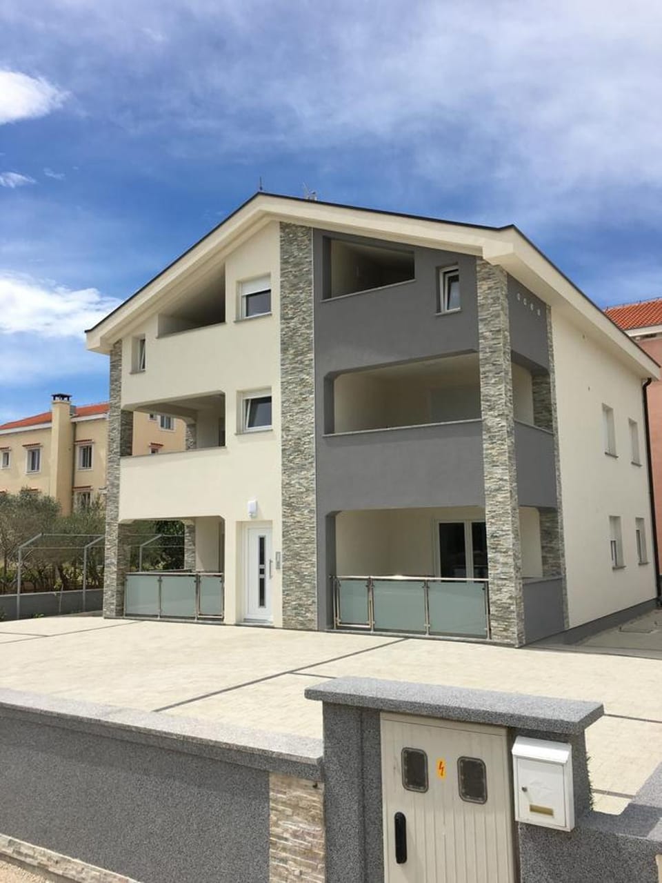 Property building, Facade/entrance
