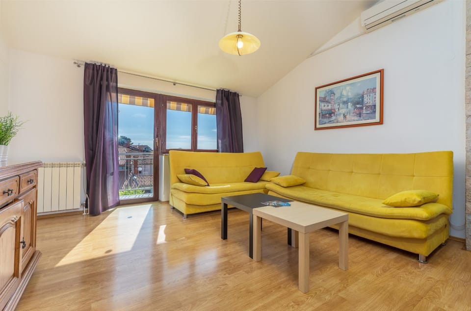 TV and multimedia, Living room, Photo of the whole room, Seating area