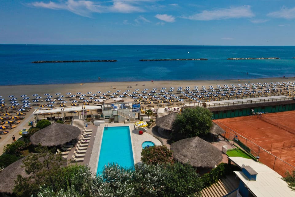 Swimming pool, Swimming pool
