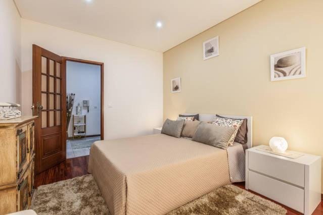 Property building, Bed, Photo of the whole room, Bedroom