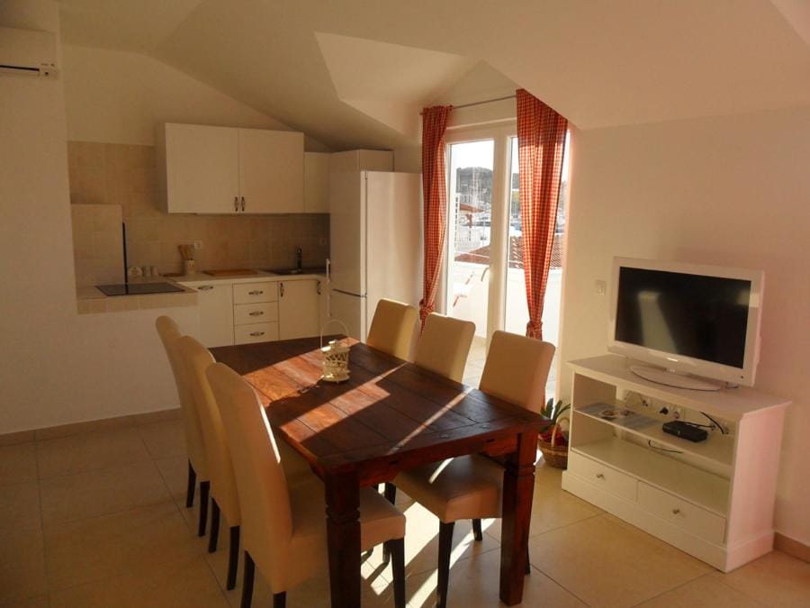 TV and multimedia, Kitchen or kitchenette, Living room, Seating area, Dining area, minibar