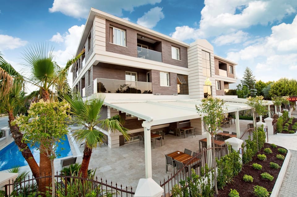 Property building, Pool view