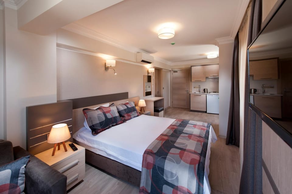 Bathroom, Coffee/tea facilities, Kitchen or kitchenette, Bedroom