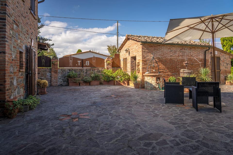Property building, Patio, Neighbourhood, Inner courtyard view