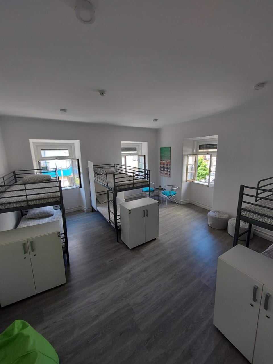 Photo of the whole room, Decorative detail, bunk bed