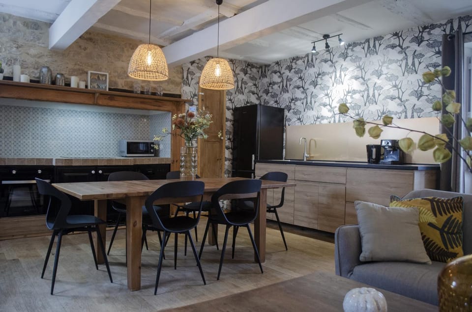 Property building, Dining area, Communal kitchen, stove, toaster, kitchen