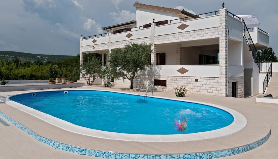 Swimming pool, Swimming pool
