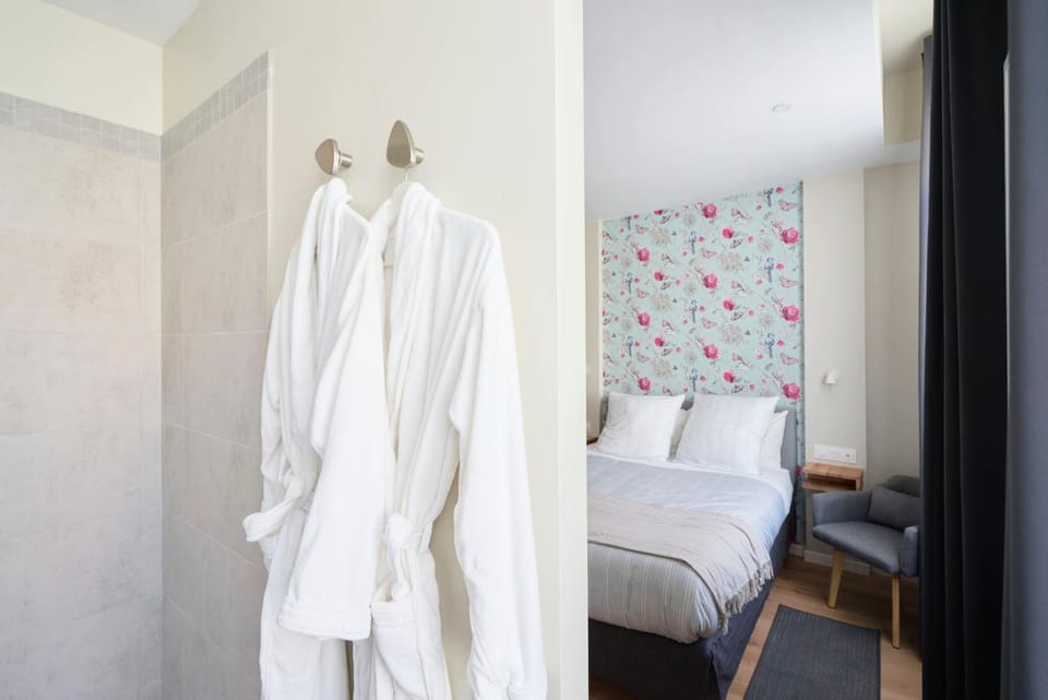 Bed, Bathroom, Bedroom