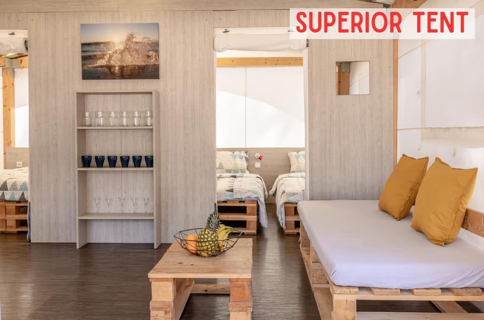 Seating area, Dining area, Bedroom, bunk bed