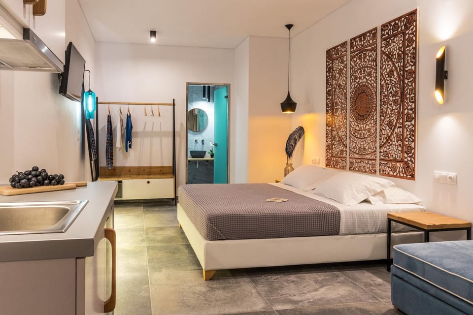 Staff, Spring, Bed, Day, Night, Winter, Summer, TV and multimedia, Kitchen or kitchenette, Other, Photo of the whole room, Decorative detail, Seating area, Bedroom, Autumn, On site, Garden view, Landmark view, Street view, Seasons, Time of day, Sunrise, Sunset, wardrobe